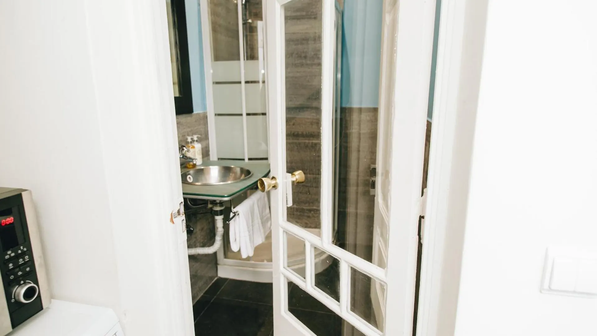 Cosy Apartment Near Feira Da Ladra Lisbon
