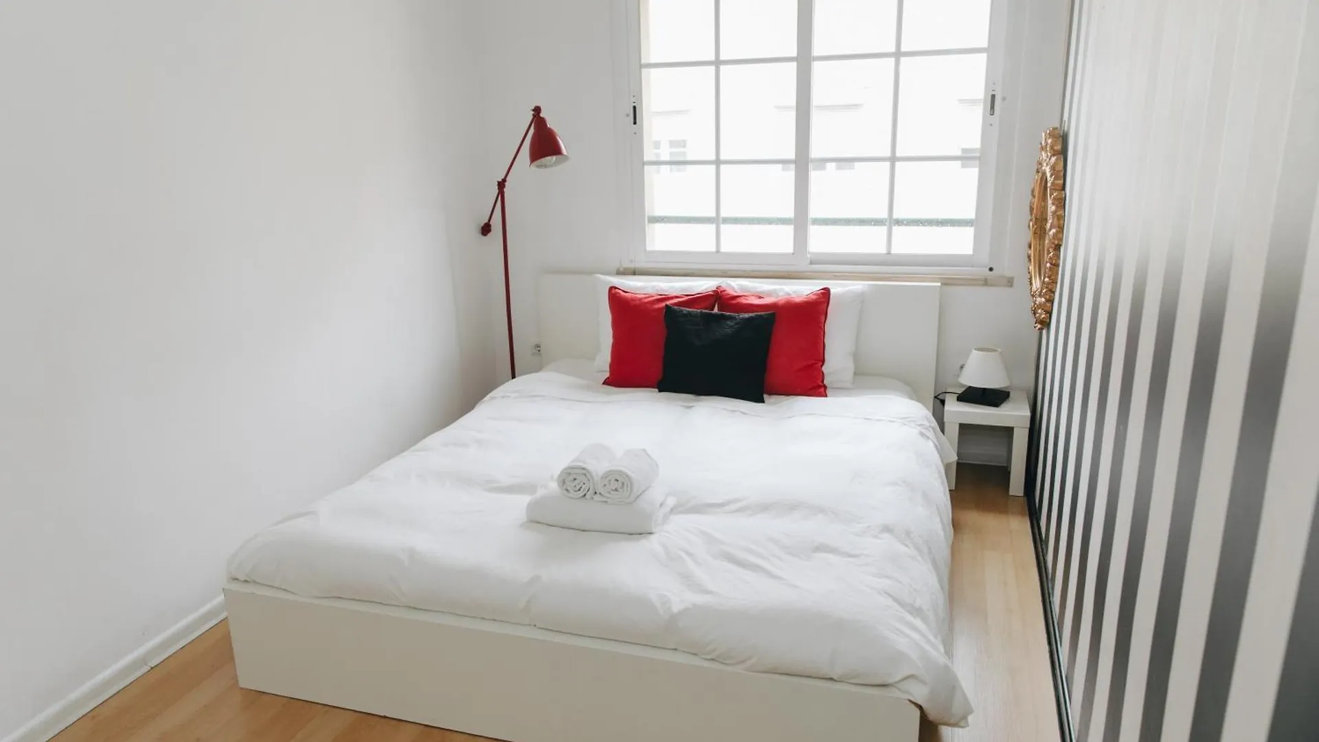 Cosy Apartment Near Feira Da Ladra Lisbon Portugal