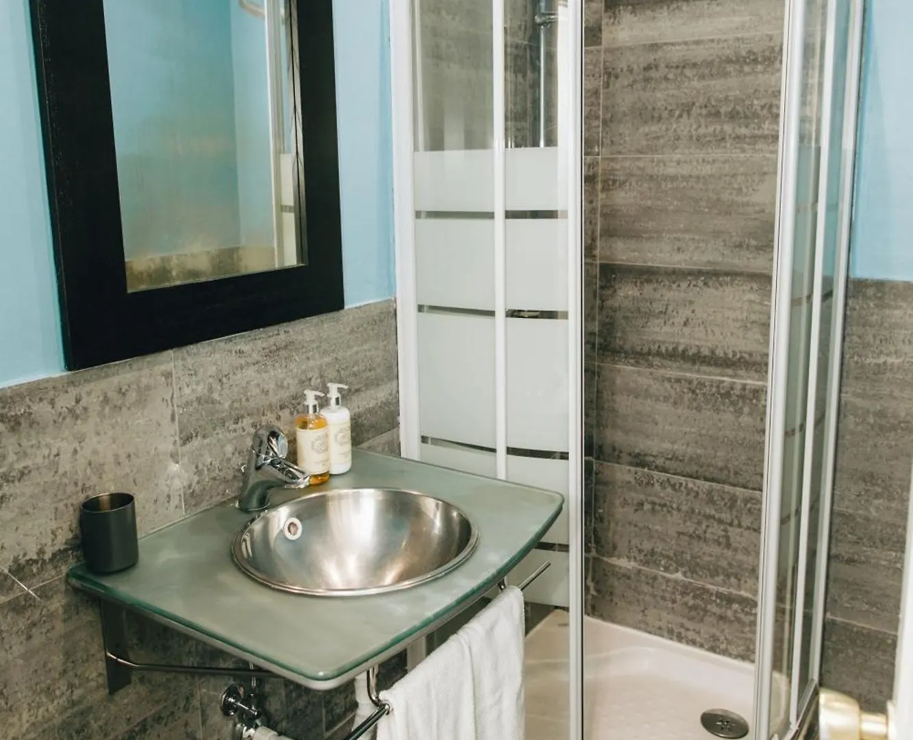 Cosy Apartment Near Feira Da Ladra Lisbon