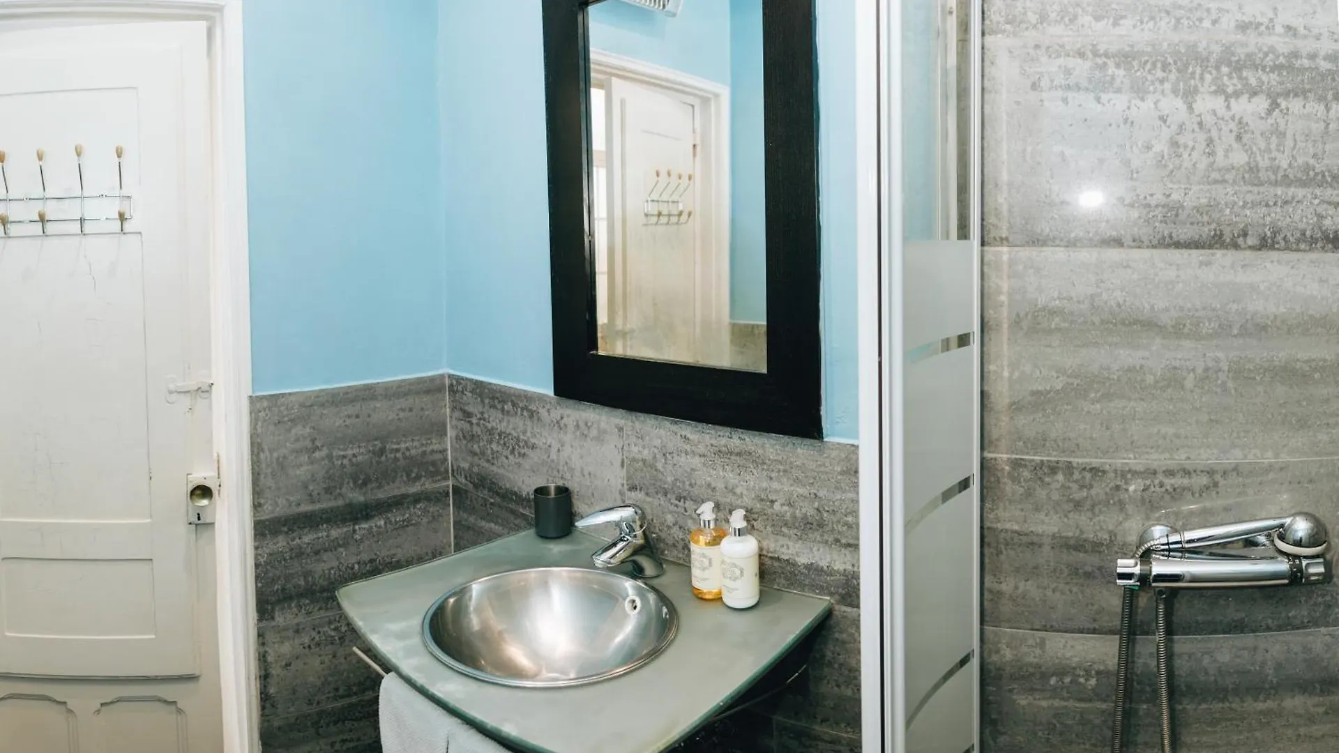Cosy Apartment Near Feira Da Ladra Lisbon
